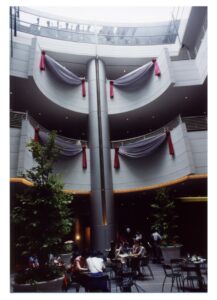 フレンチカフェの先駆け「ドゥマゴパリ」